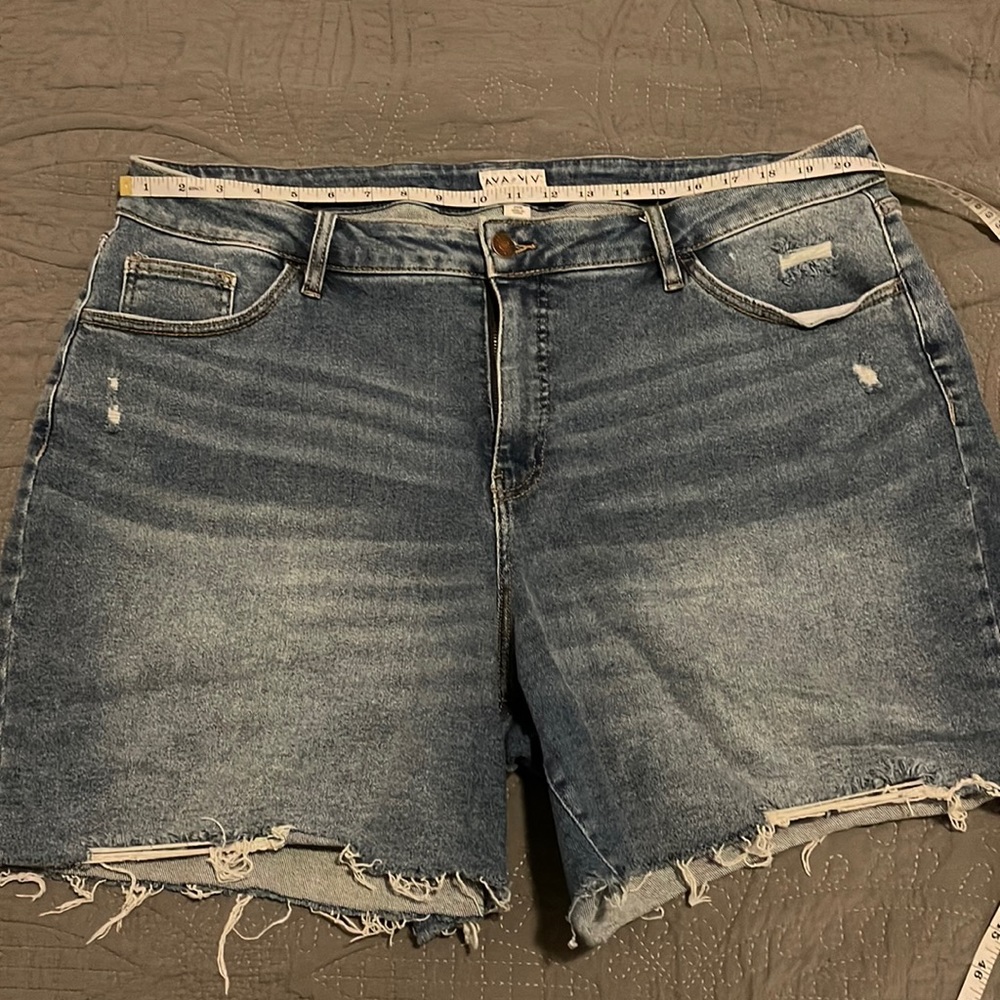 Ava and Viv distressed women’s jean shorts